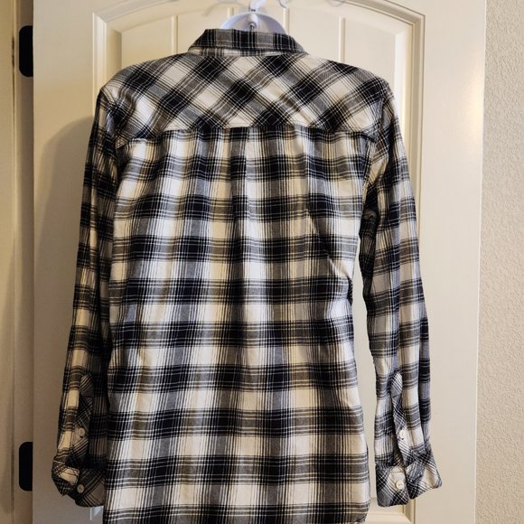 Levi’s Boyfriend Fit Plaid Button Up Shirt - Picture 4 of 5